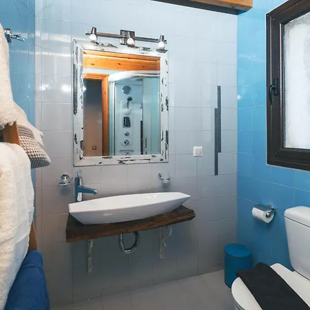 The Walnut Tree Villa With Private Pool 10 Mins Drive From The Beach *