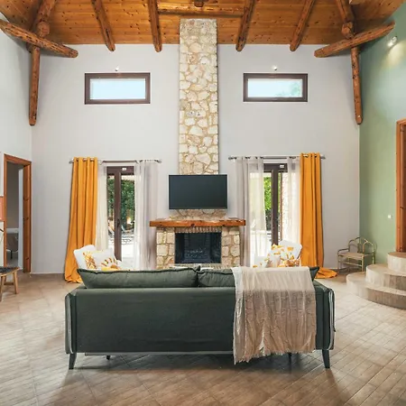 The Walnut Tree Villa With Private Pool 10 Mins Drive From The Beach Vilă *