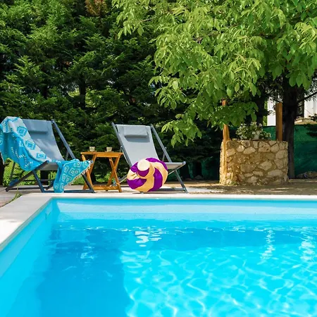 The Walnut Tree With Private Pool 10 Mins Drive From The Vasiliki