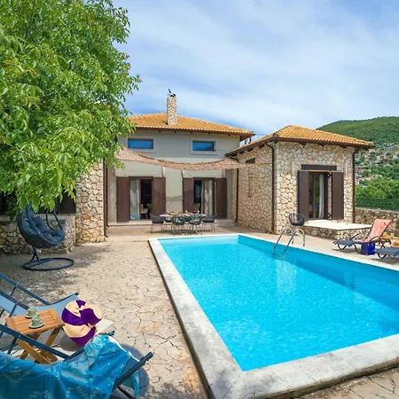 Villa The Walnut Tree With Private Pool 10 Mins Drive From The