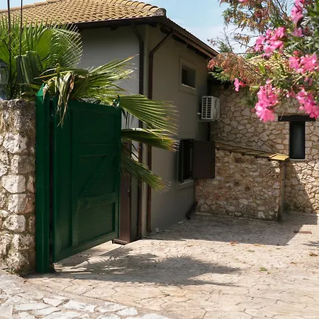 The Walnut Tree With Private Pool 10 Mins Drive From The Villa Vasiliki
