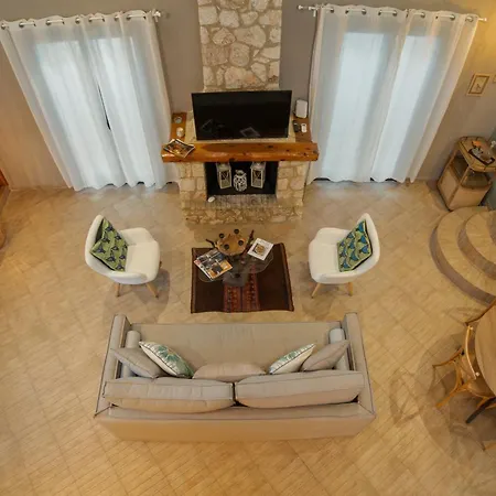 The Walnut Tree With Private Pool 10 Mins Drive From The *