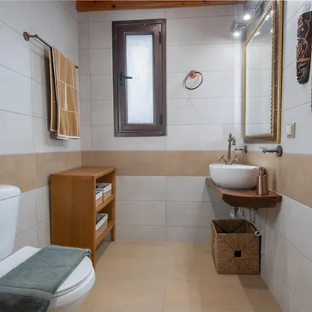 The Walnut Tree With Private Pool 10 Mins Drive From The *