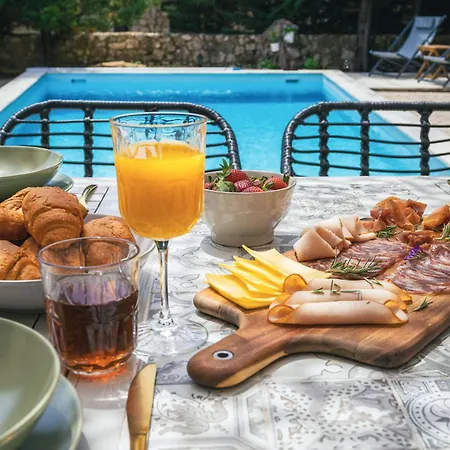 The Walnut Tree With Private Pool 10 Mins Drive From The Villa Vasiliki