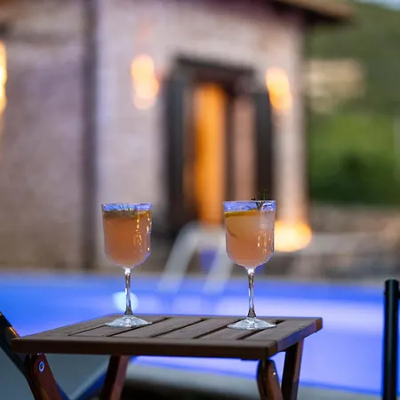 The Walnut Tree With Private Pool 10 Mins Drive From The