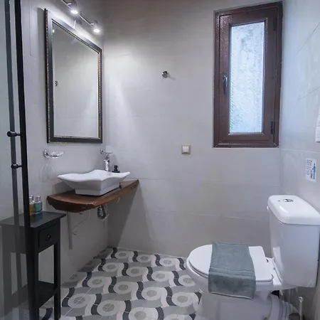 Villa The Walnut Tree With Private Pool 10 Mins Drive From The